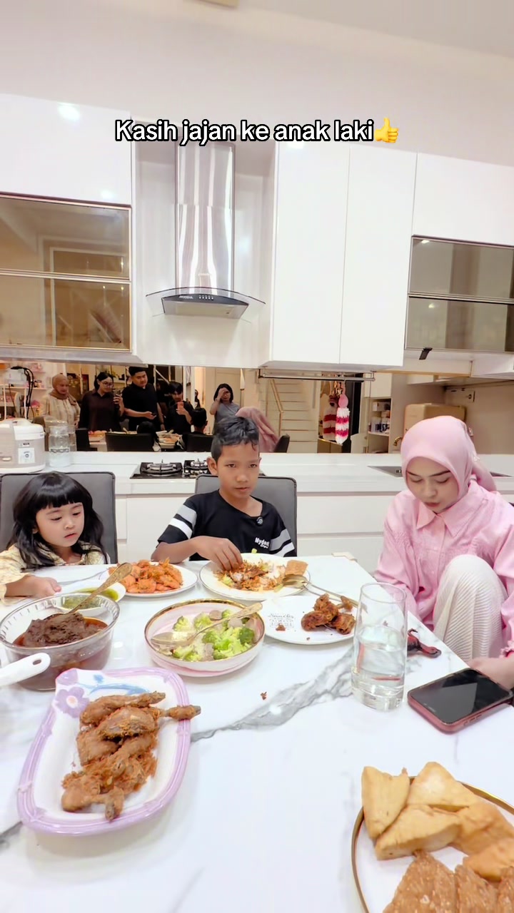 @Ria Ricis