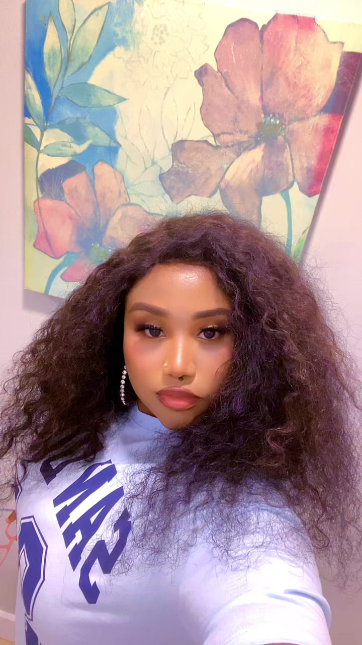 @Vanessa 🇨🇦