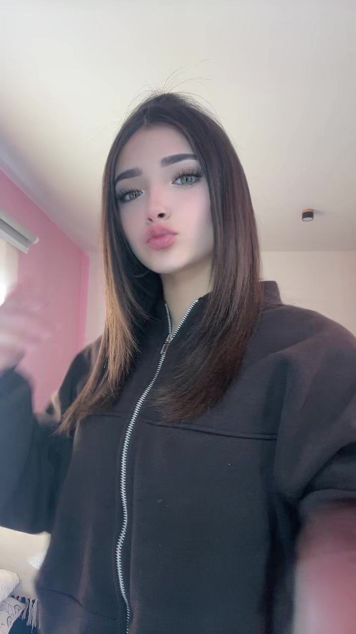 @𝒮𝒽𝒶𝓁𝑜 🩶