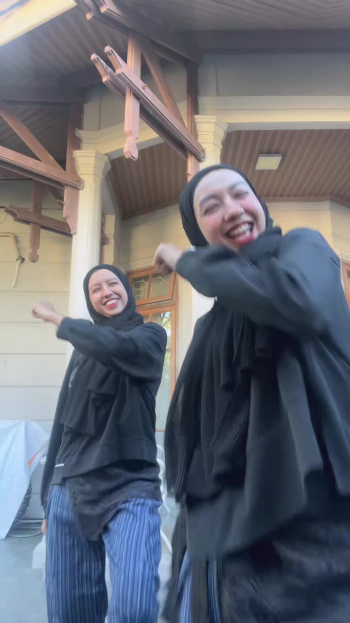 @Twineester
