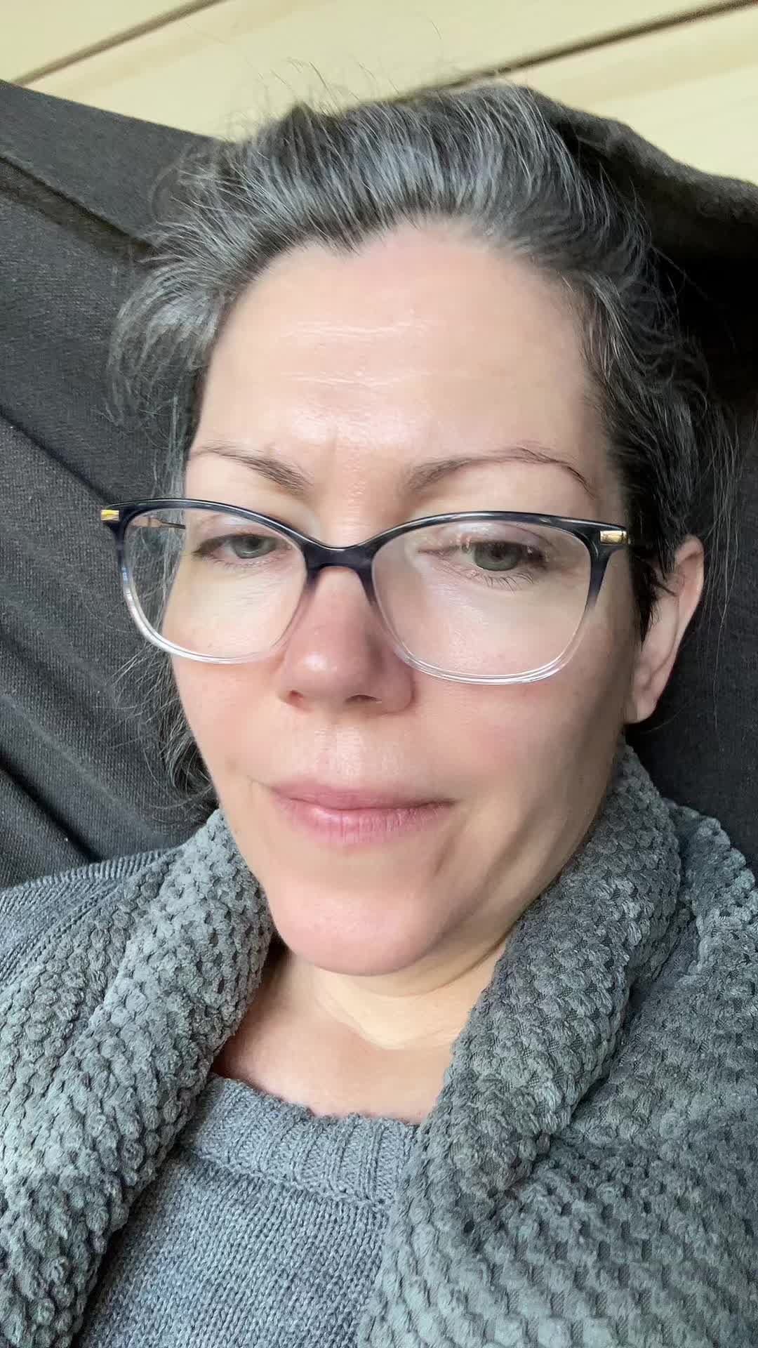 @ShelliSitsWeirdly