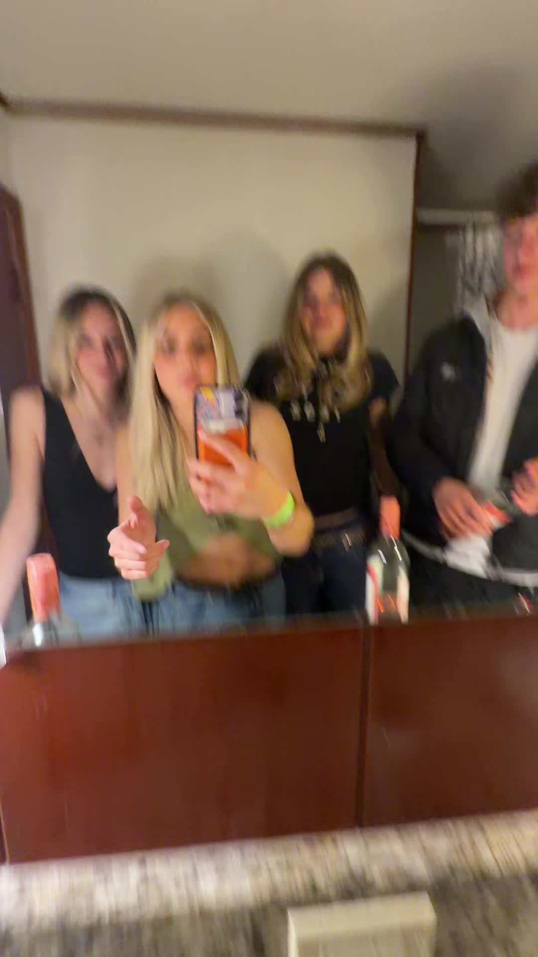 @lolospriv08