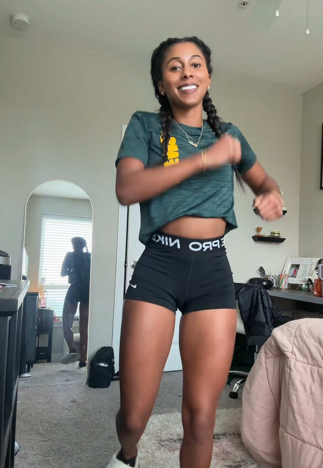 @Bella