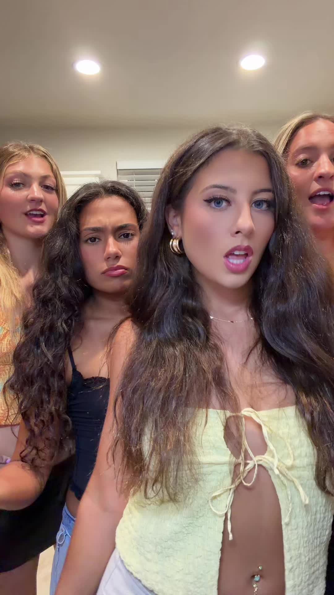 @arielloveskittens