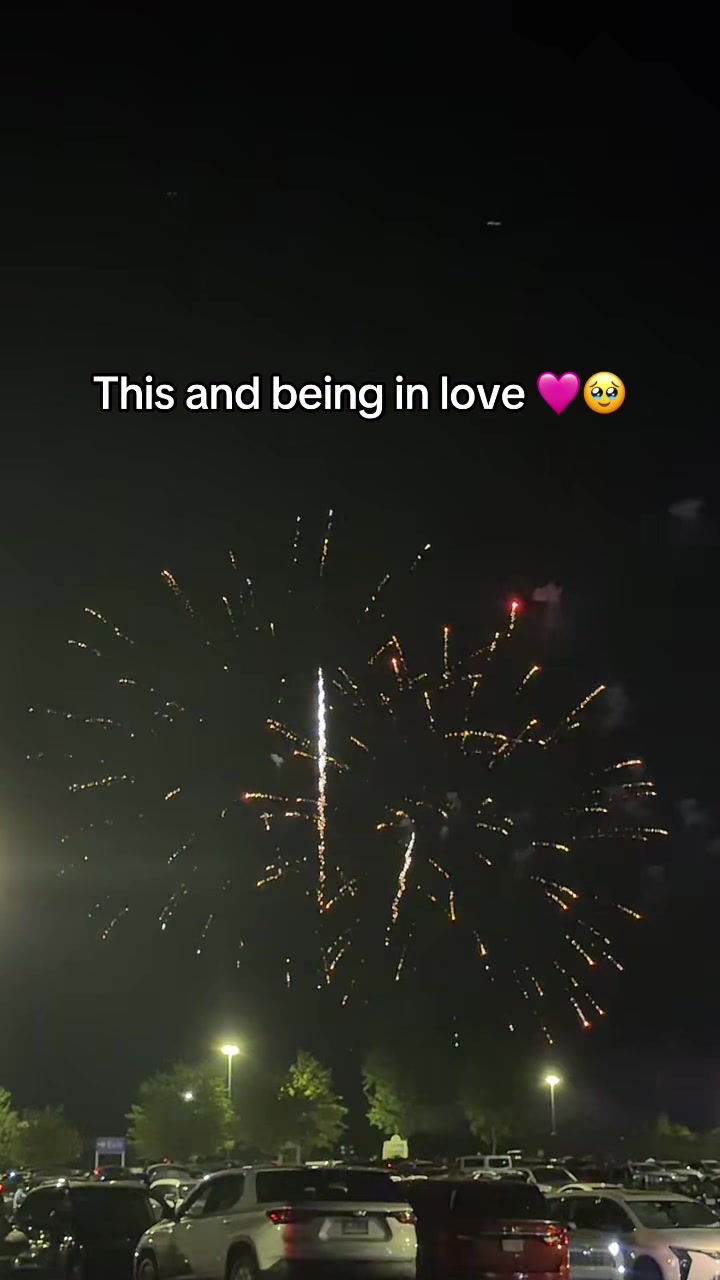 @laurenaintshitt