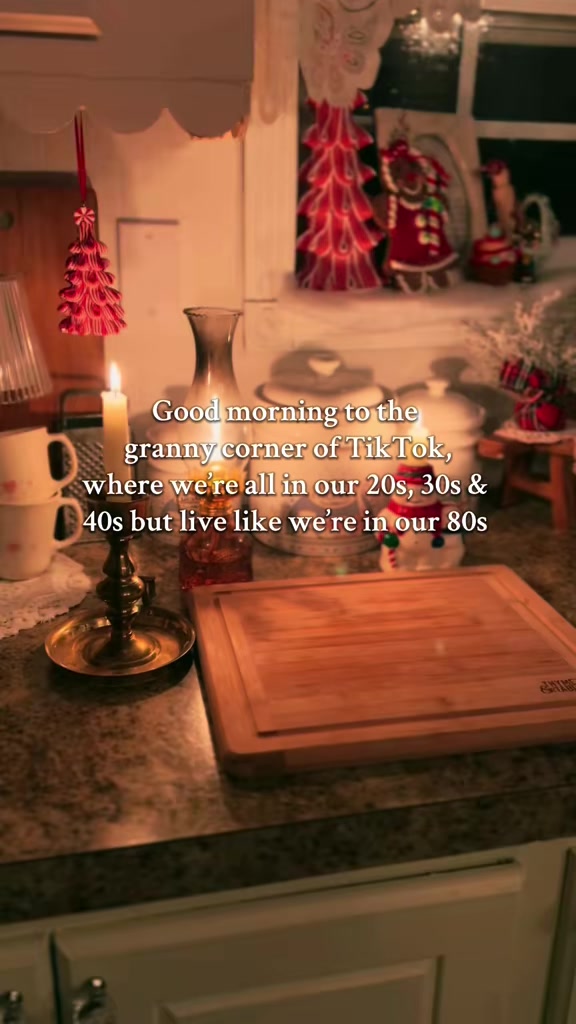 @TheGrandmaCottage &bull; 🪞🕯️🪿