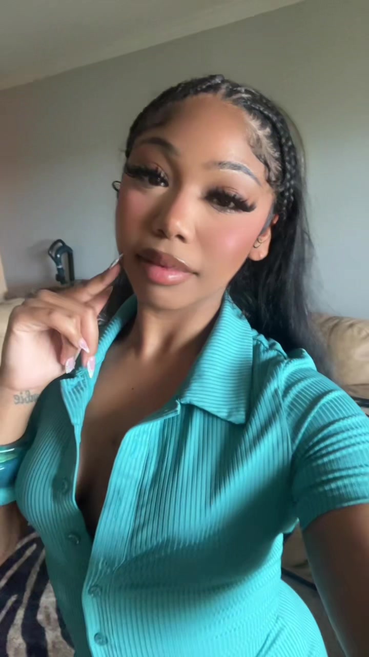 @Cali Barbie &trade;️🎀