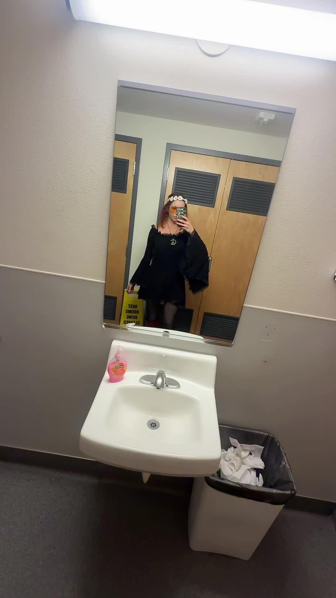 @Julia&ensp;🕷🤍🖤