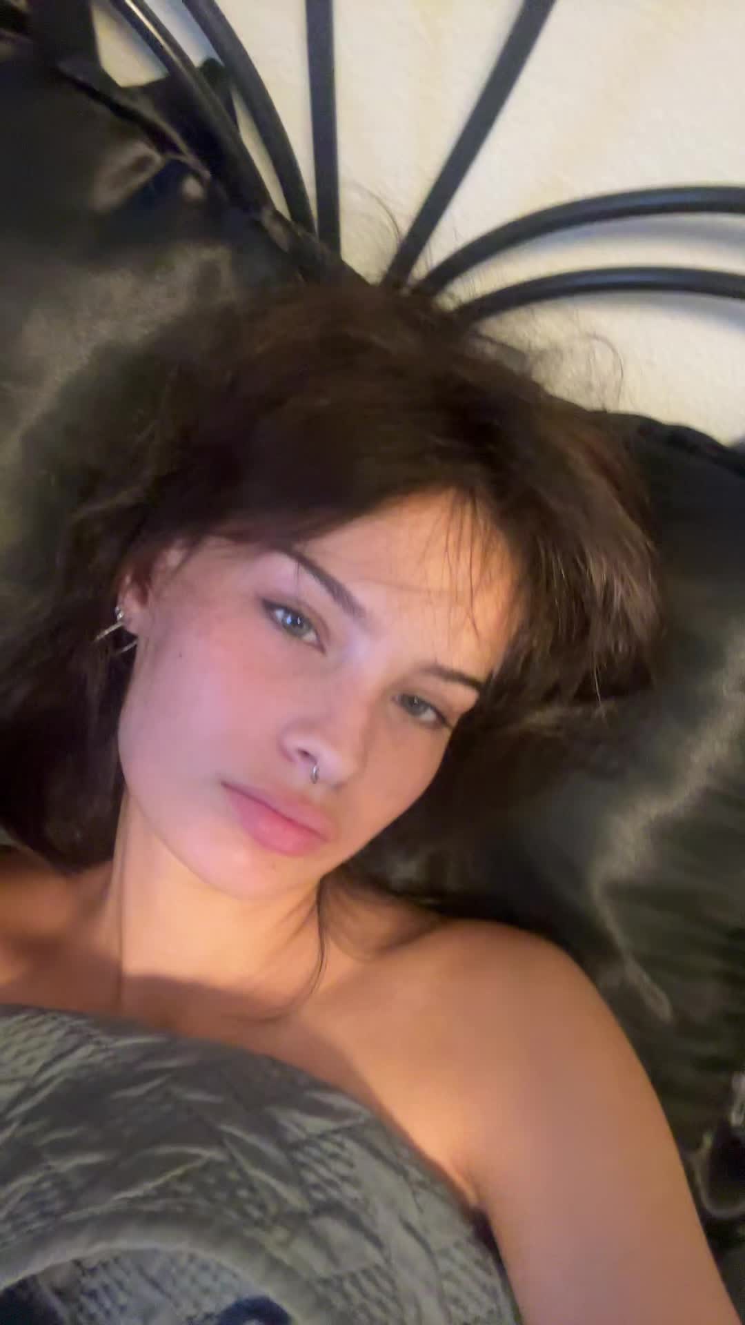 @:3