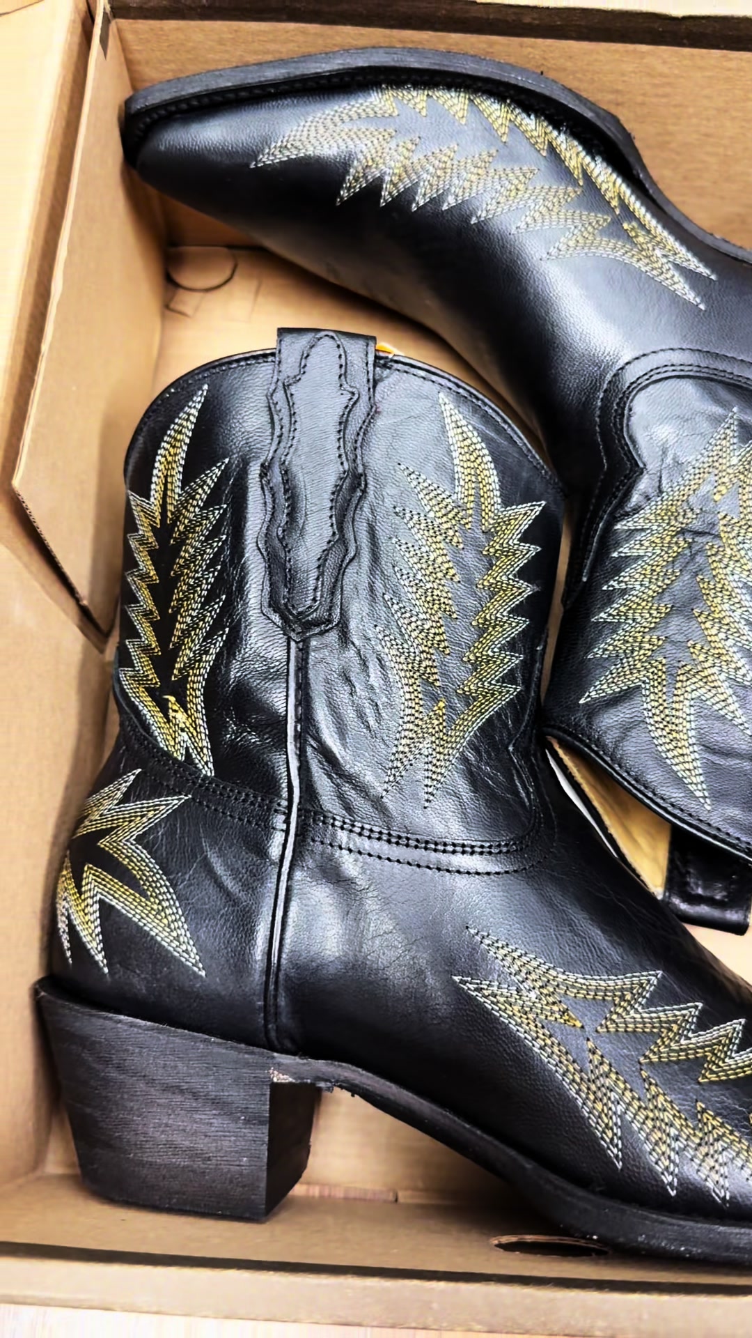 @4L Western Wear