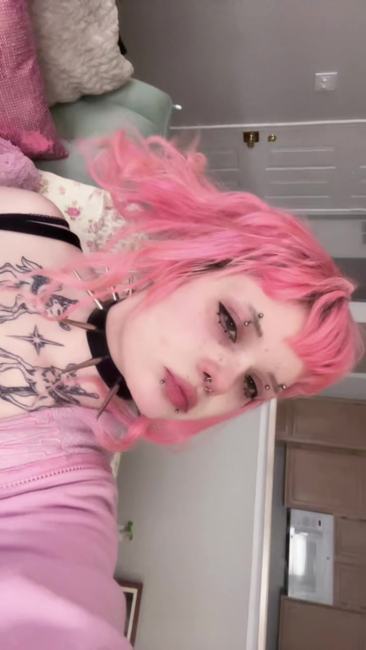 @kneesock