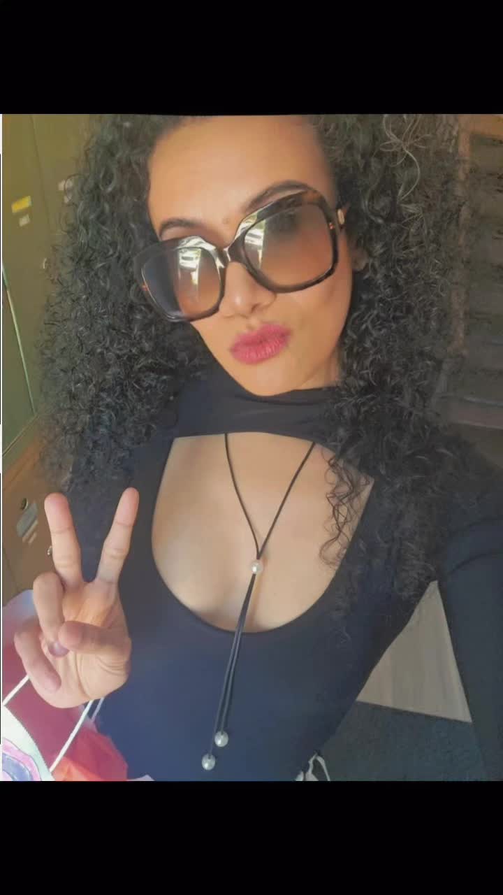 @QueenBee 👑🐝