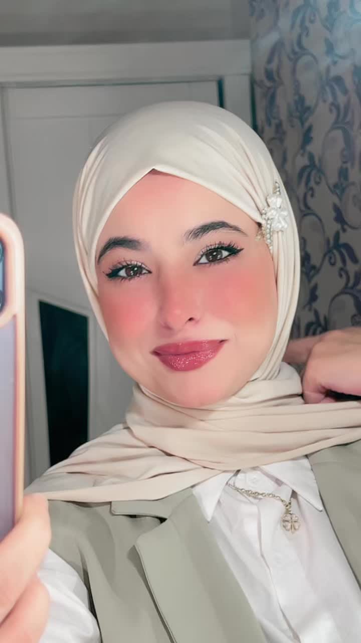 @بثينة شيبان Bouthaina Chibane