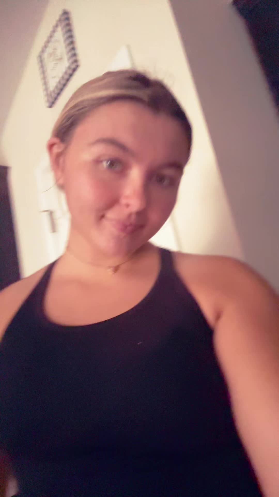 @maddieneumans
