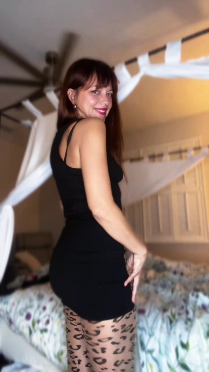 @SheerNylonsKitten