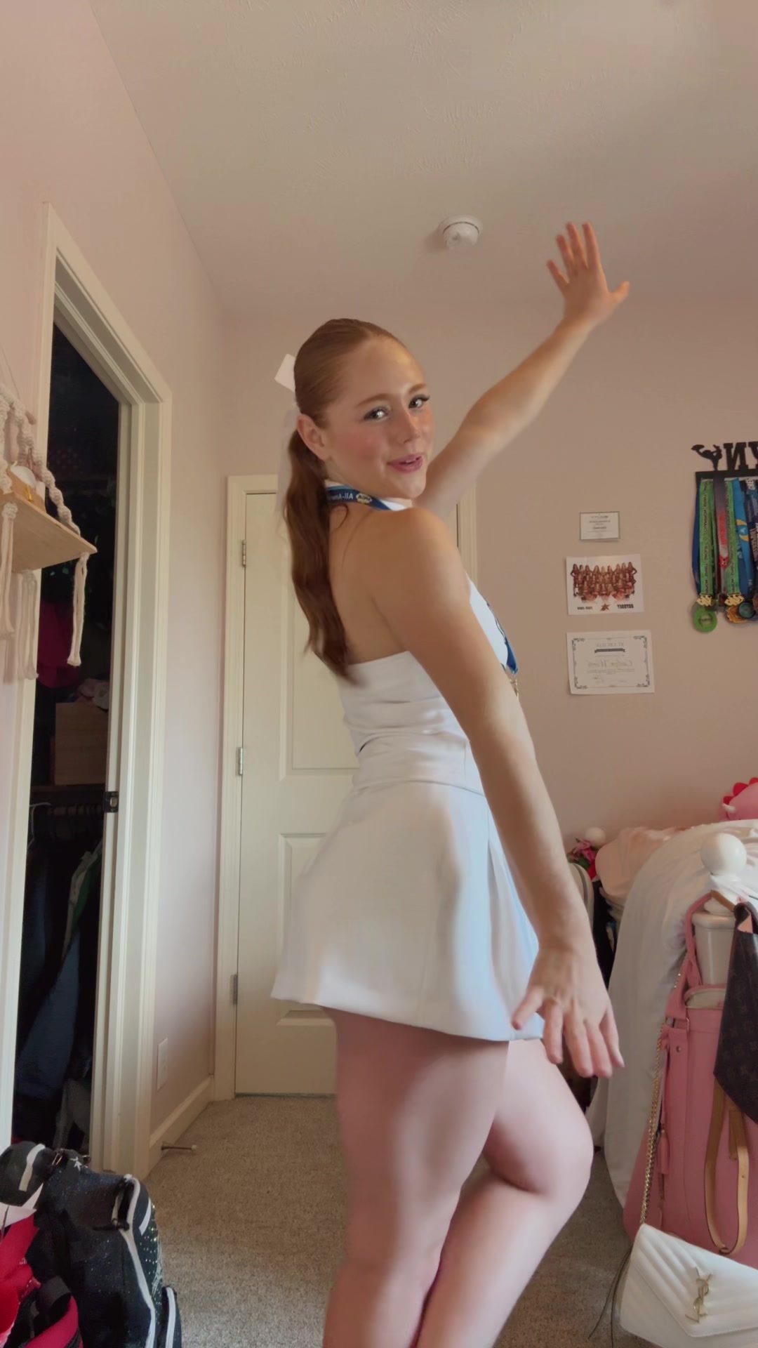 @_cailyn_