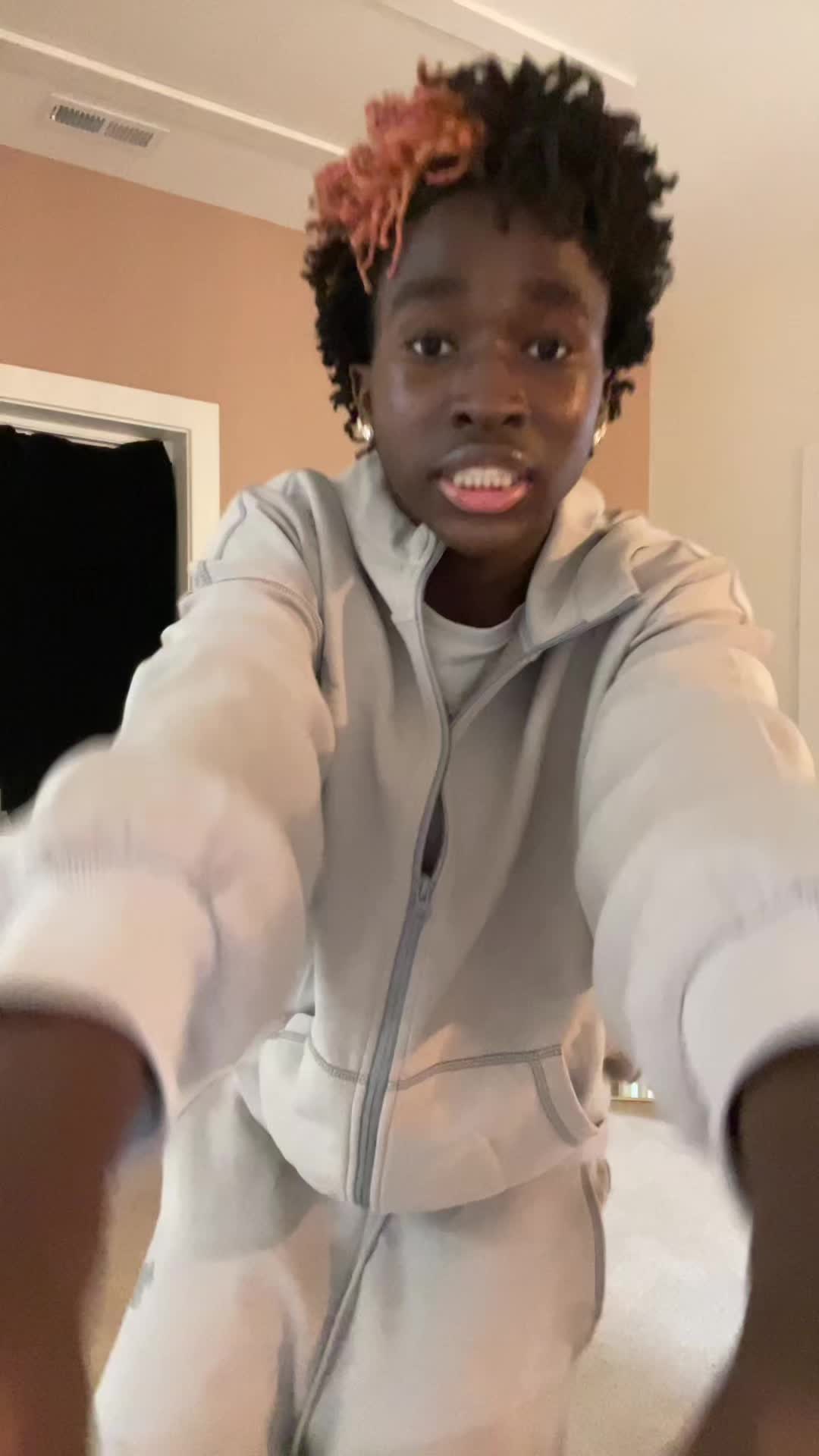 @𝒯𝓎𝑜👩🏽&zwj;🎤