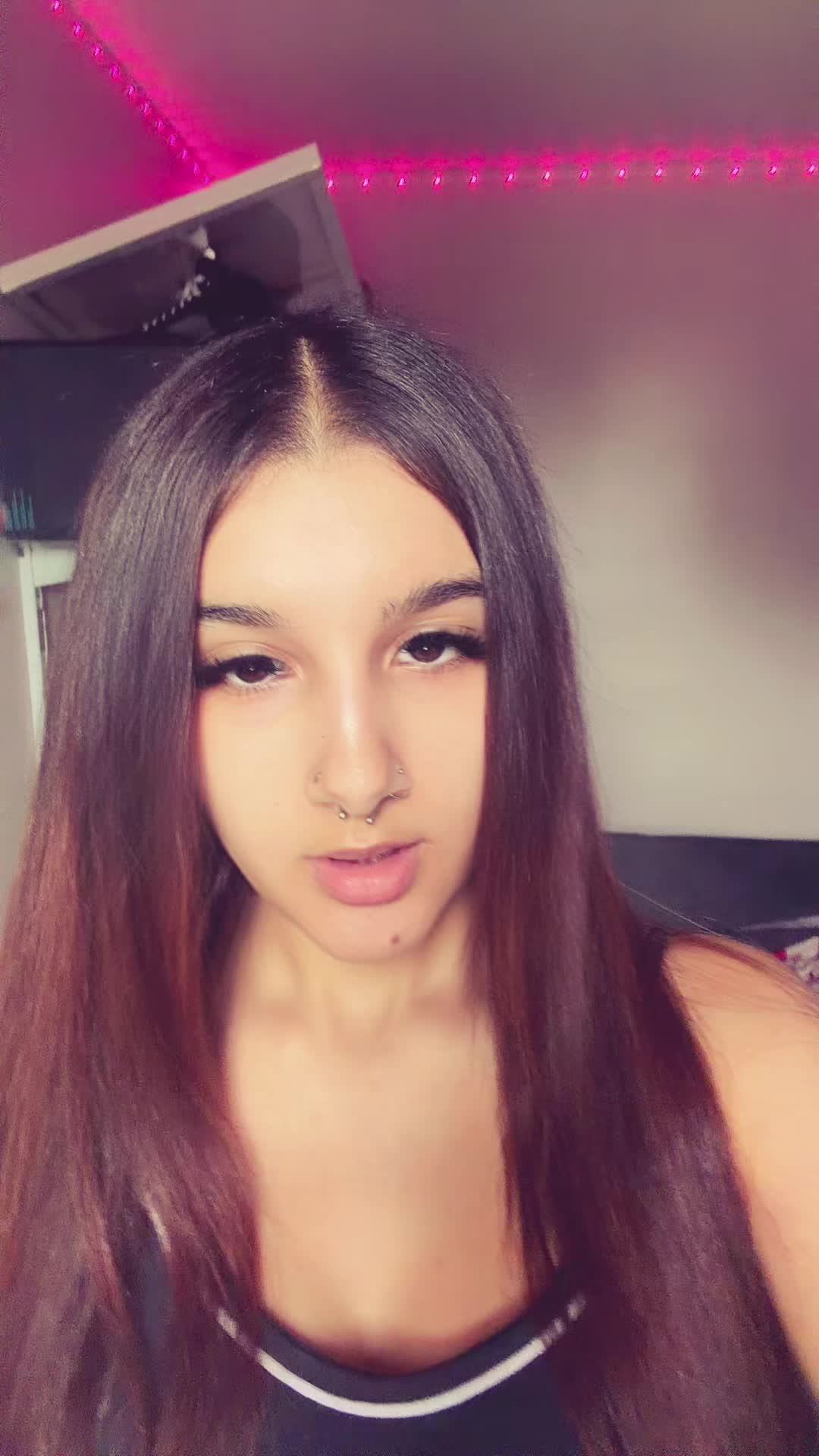 @👩🏽&zwj;❤️&zwj;💋&zwj;👨🏽