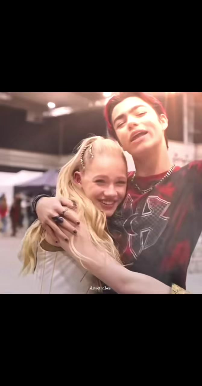 @dzwct.TourOfTwoWorlds