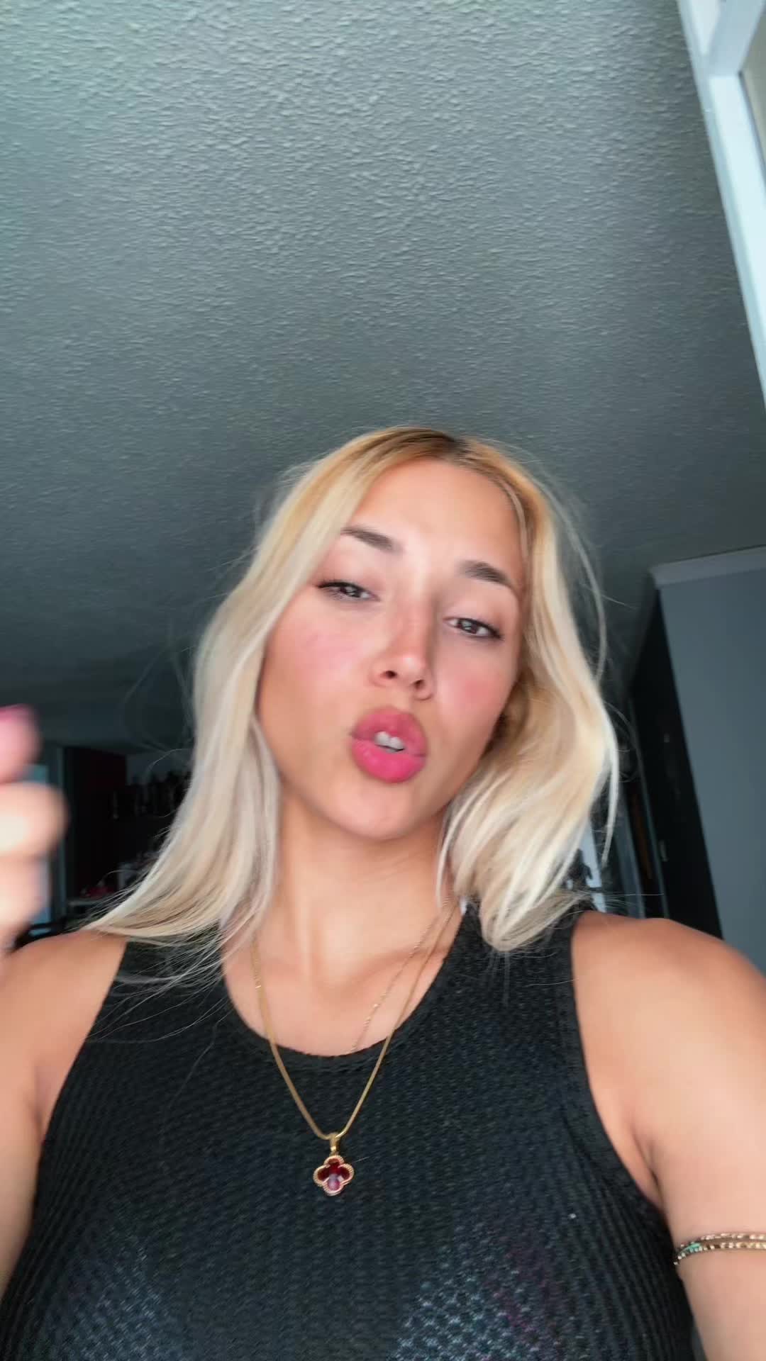 @Nayeli💎