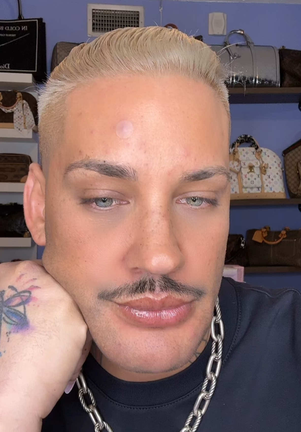 @Daniel René