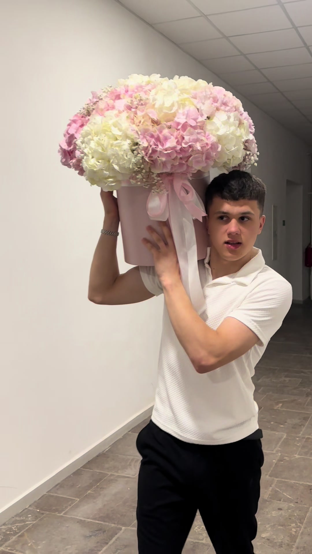 @𝒱