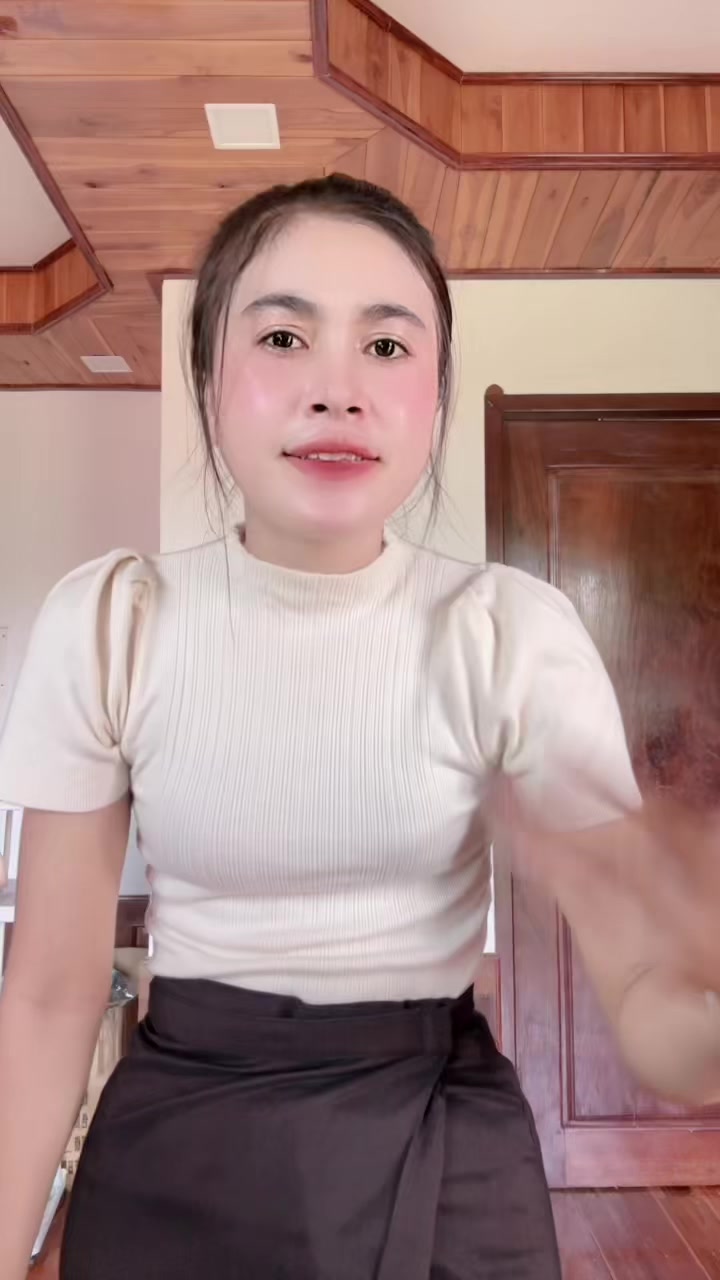 @ແມ່ຄ້າໄກ່_ (ຮັບຖ່າຍຮູບ)📸
