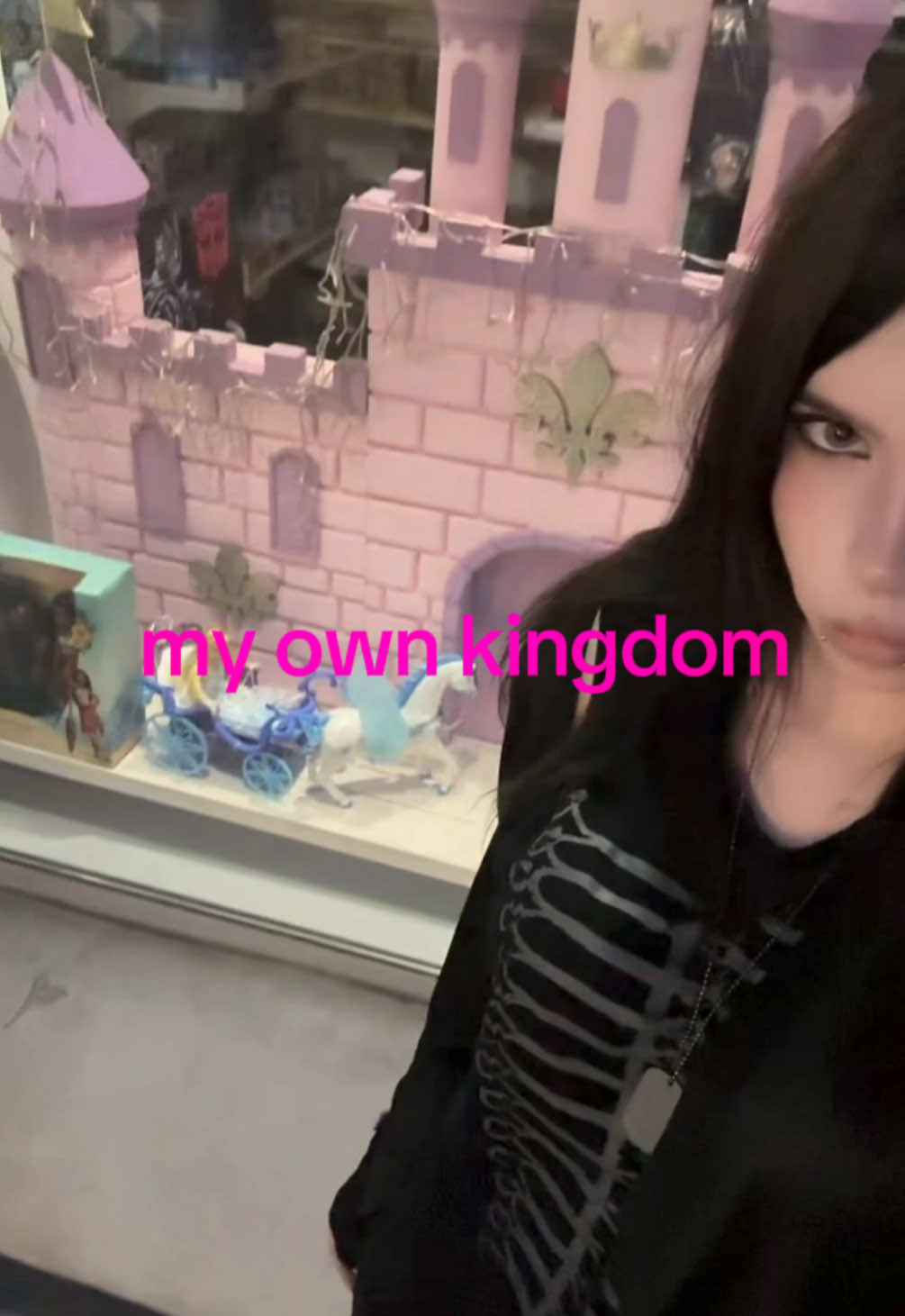 @paledollie