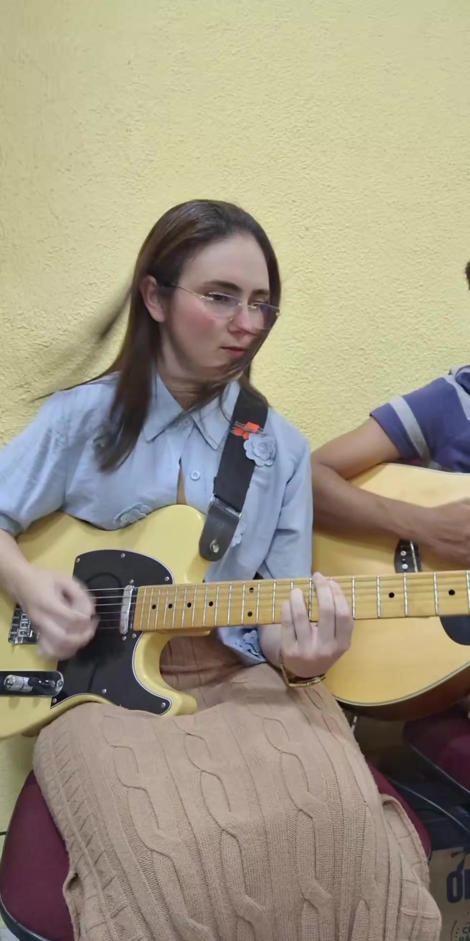 @Tocando Guitarra com Lays