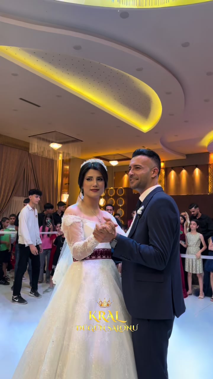 @KRAL D&Uuml;Ğ&Uuml;N SALONU