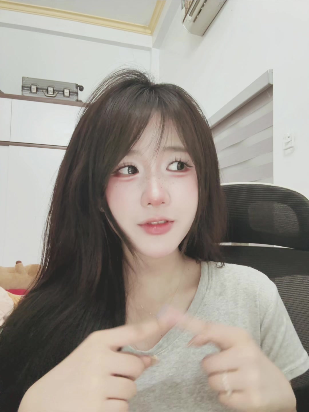@Thảo v&acirc;n l&ecirc;n xe anh!