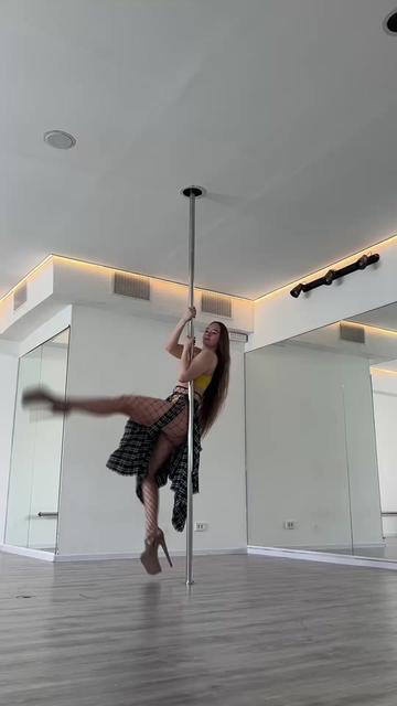 @Poledancer