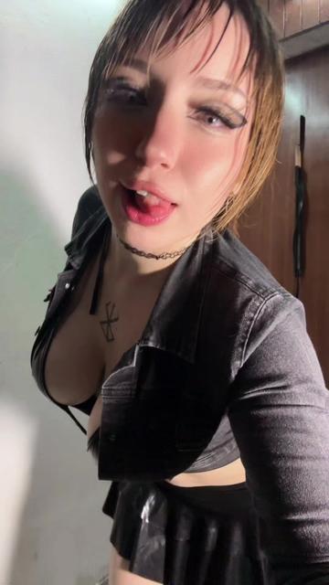 @neekoliinaa