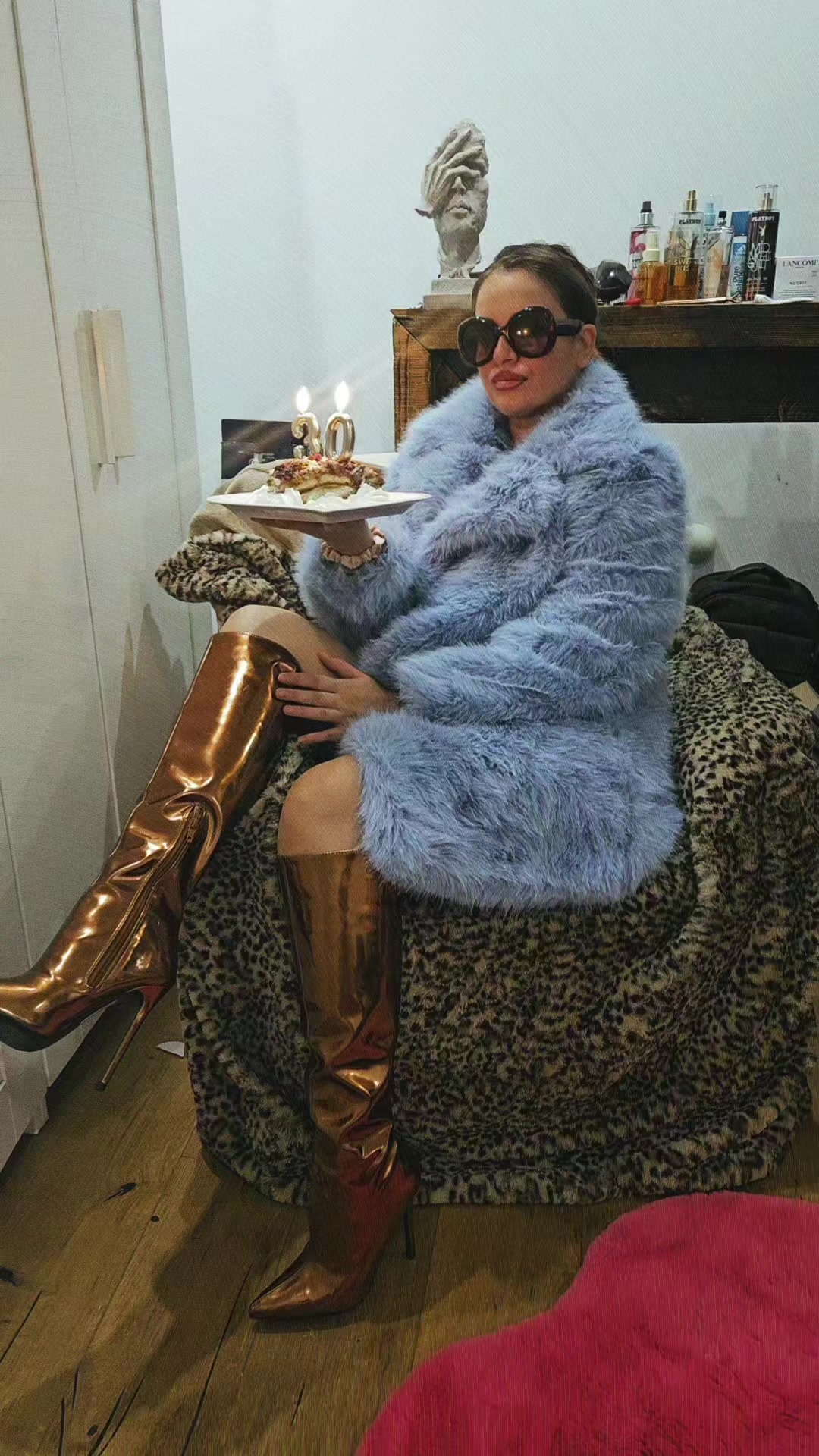 @Gia