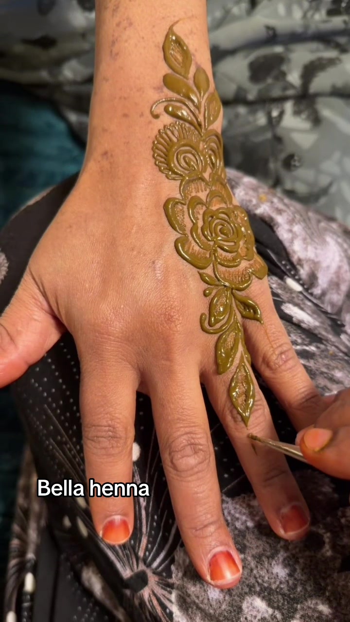 @bella Luzza 💄🇨🇭