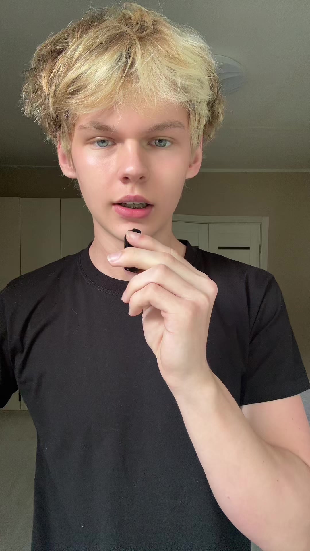 @HOLLIKLIN