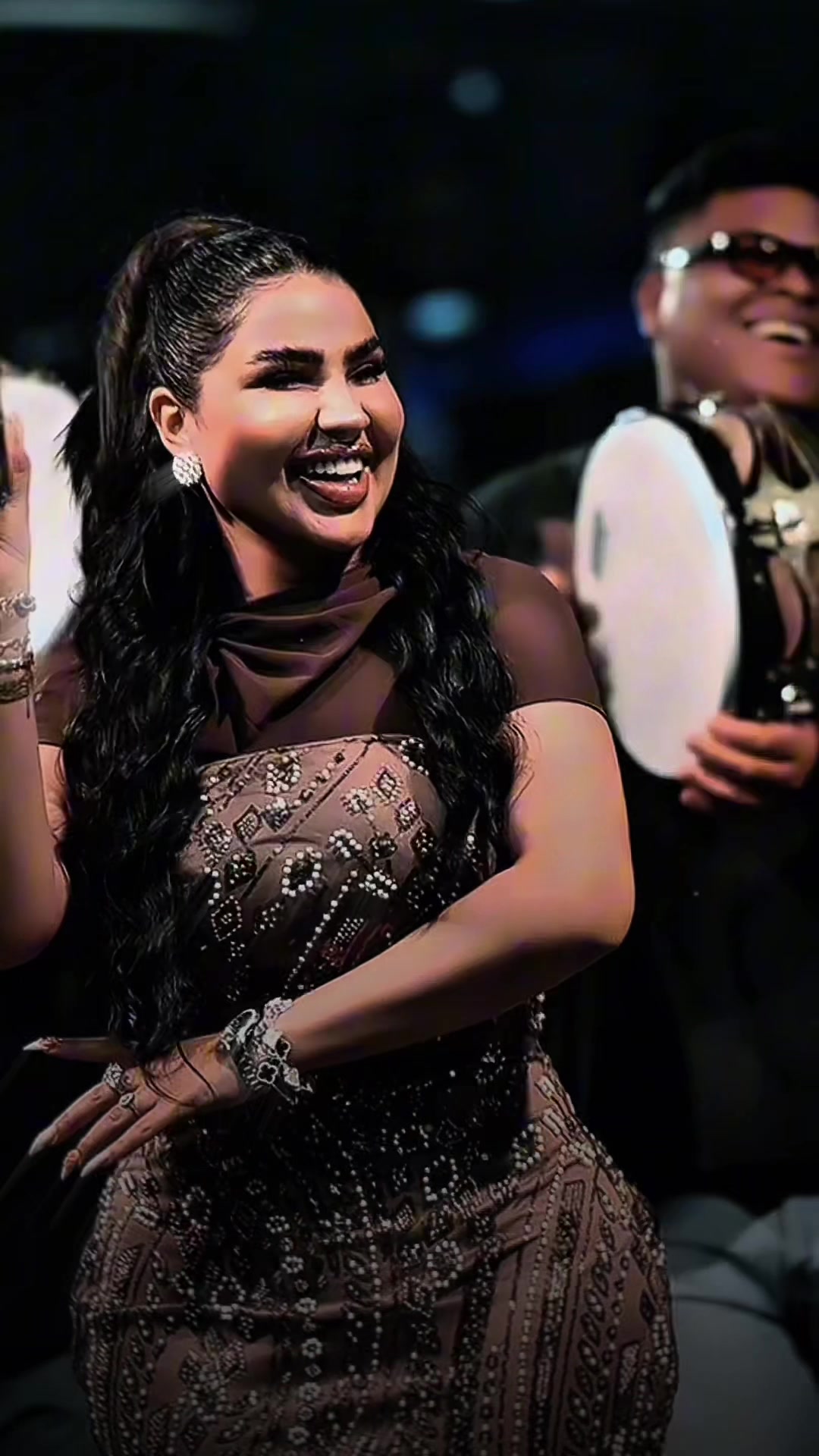 @الفنانه قمر الزمان