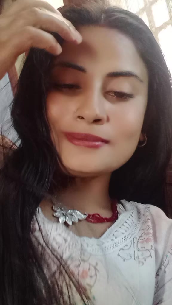 @Naina Kc915