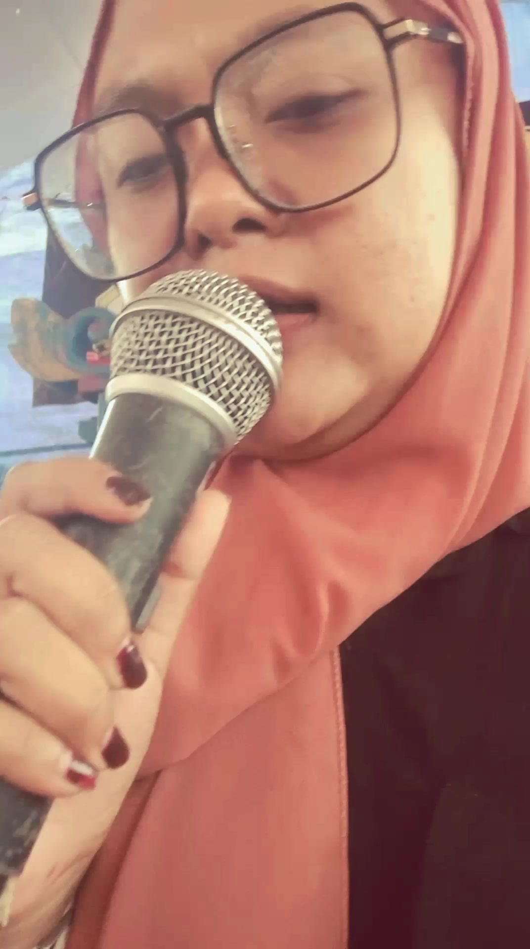 @LENI ALVIAN