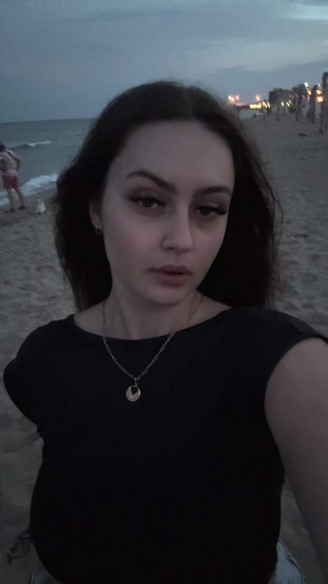 @_elenau_
