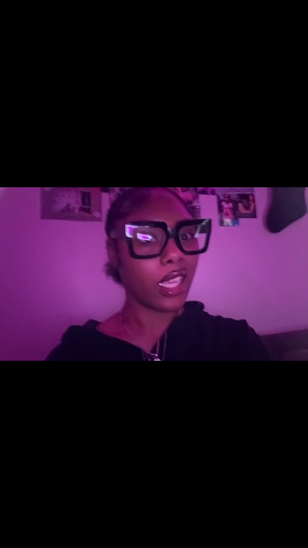 @1800💋.