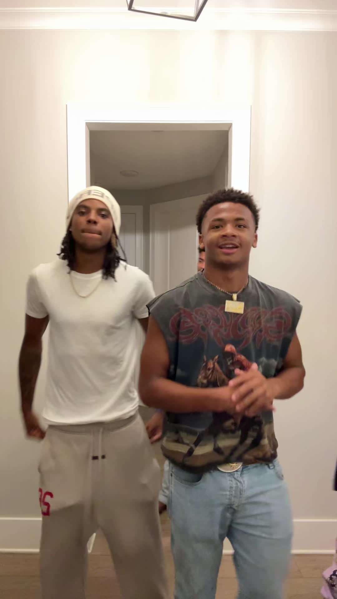 @Hollywoodmari0
