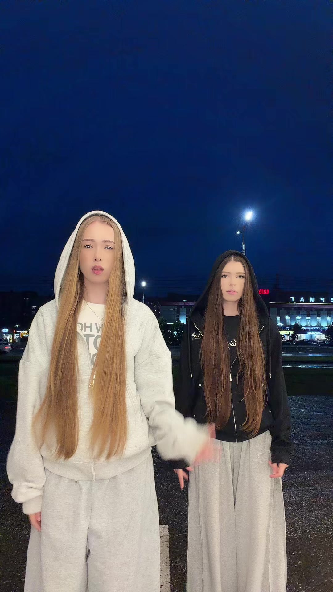 @👩🏼👩🏽