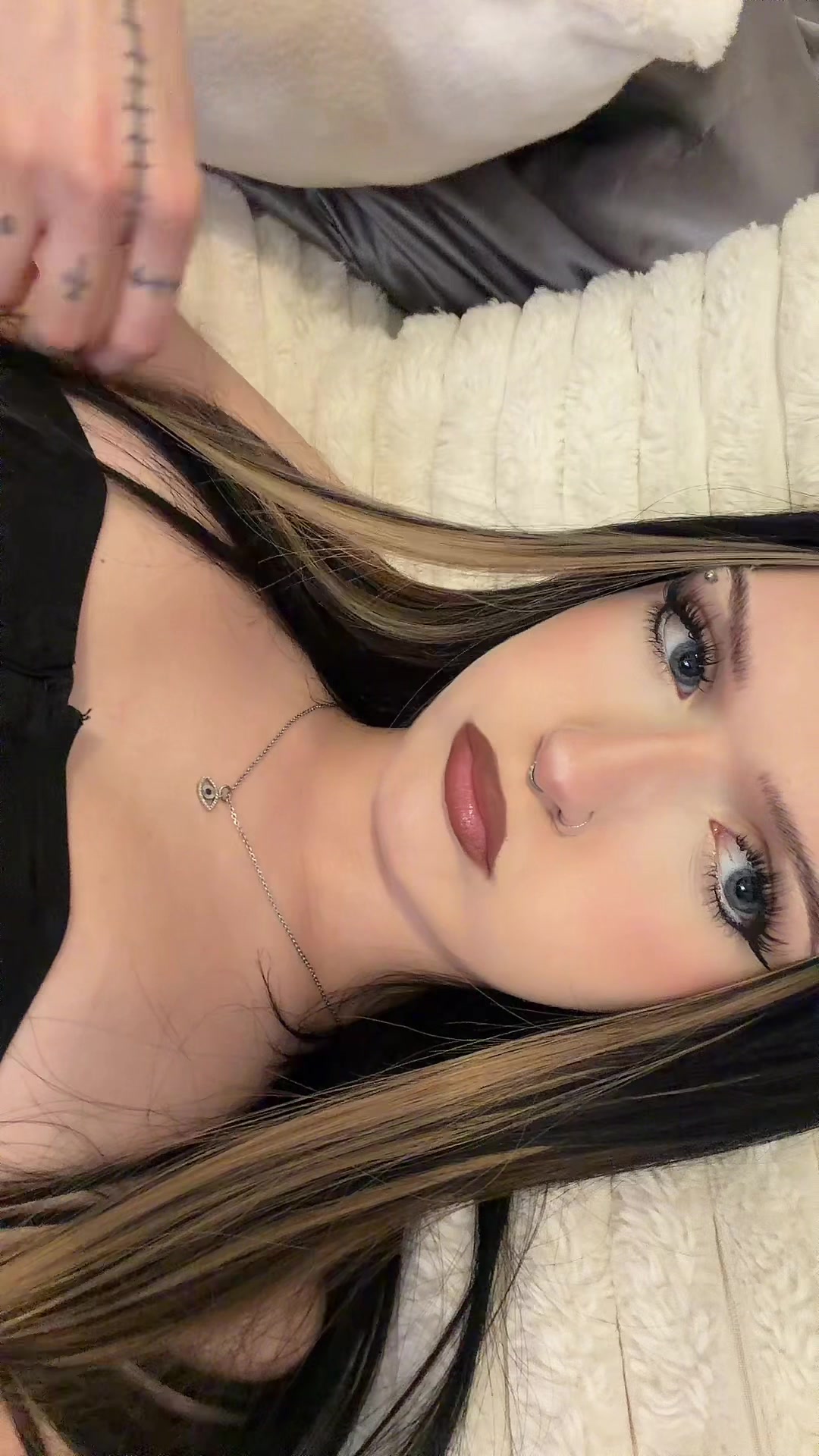 @༒︎