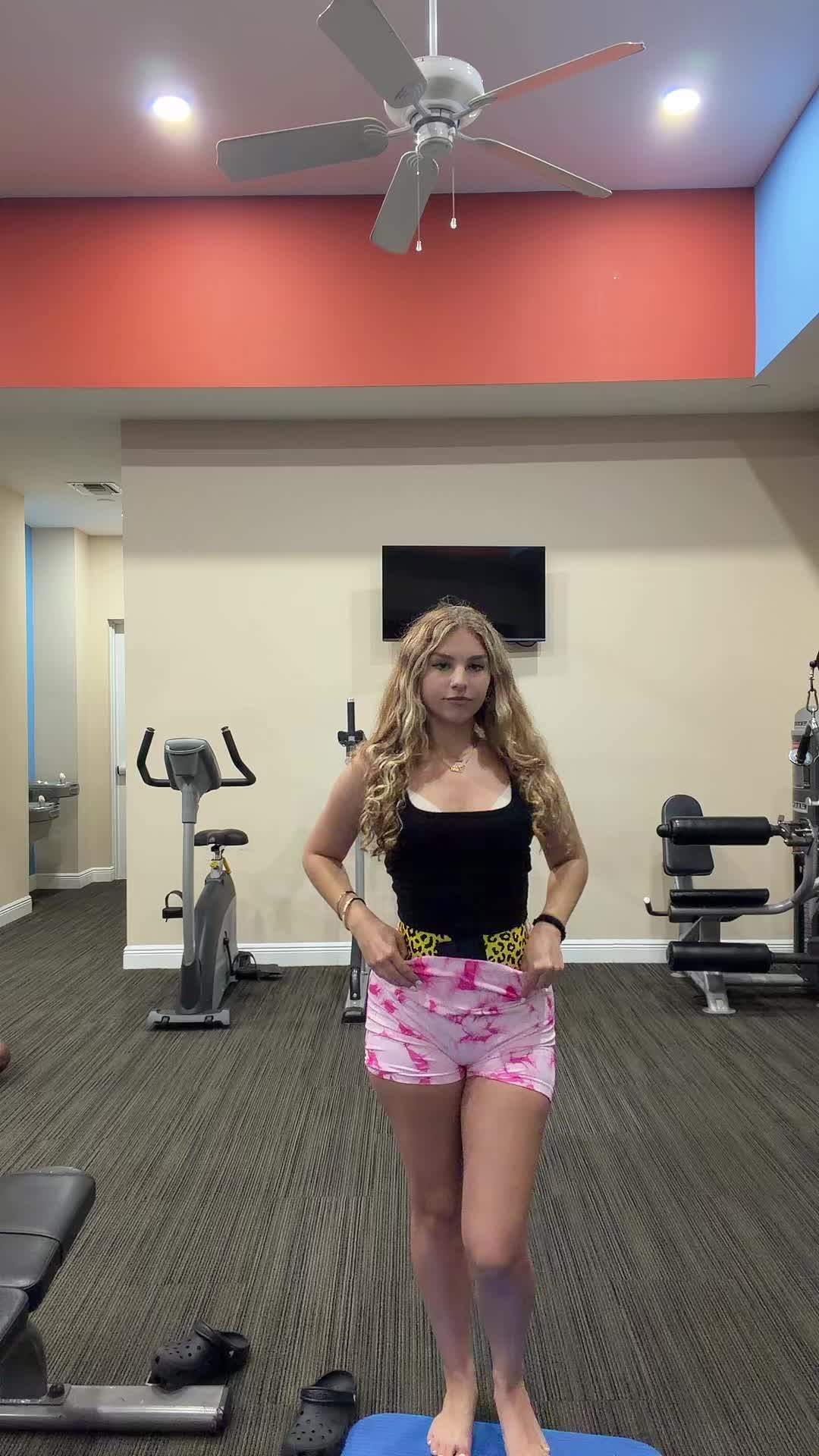 @Theyluvvella