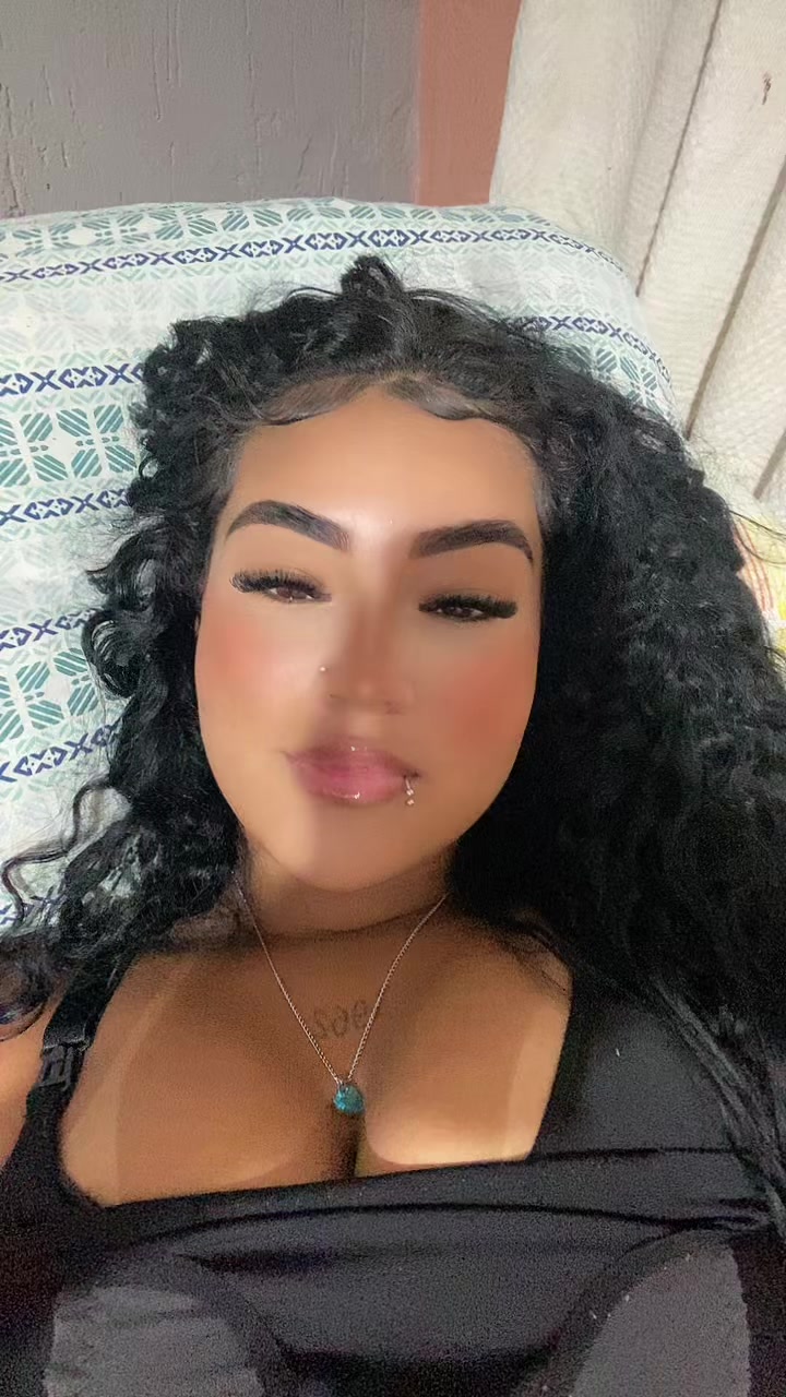 @Aninha_07