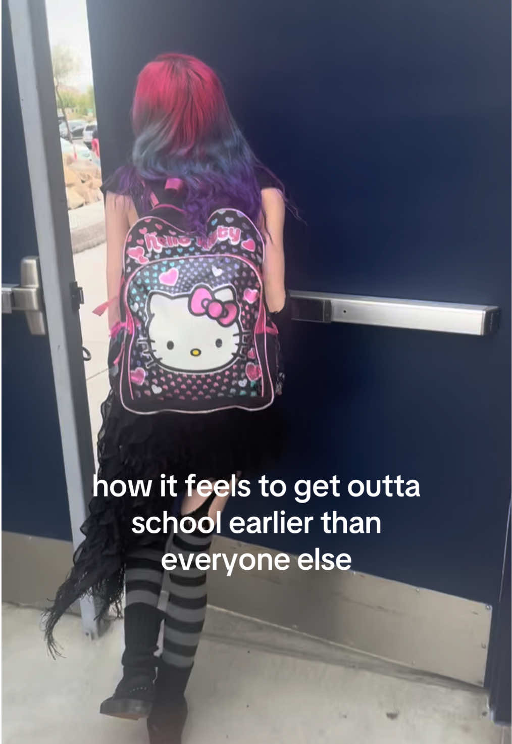 @Weird chick wit pink hair