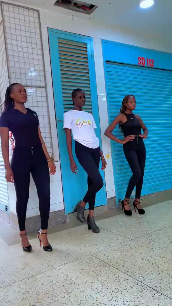 @model trisha 256