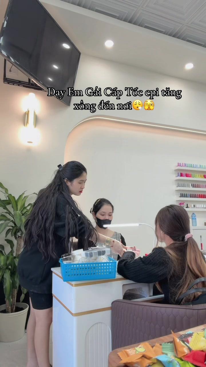 @KimmieNails🇻🇳&hearts;️🇨🇦Tấu H&agrave;i😜