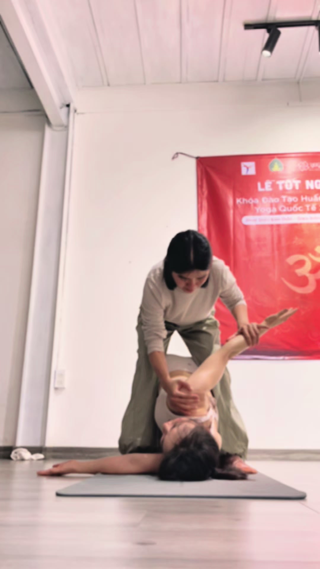 @Bồ Đề Yoga - Cô My